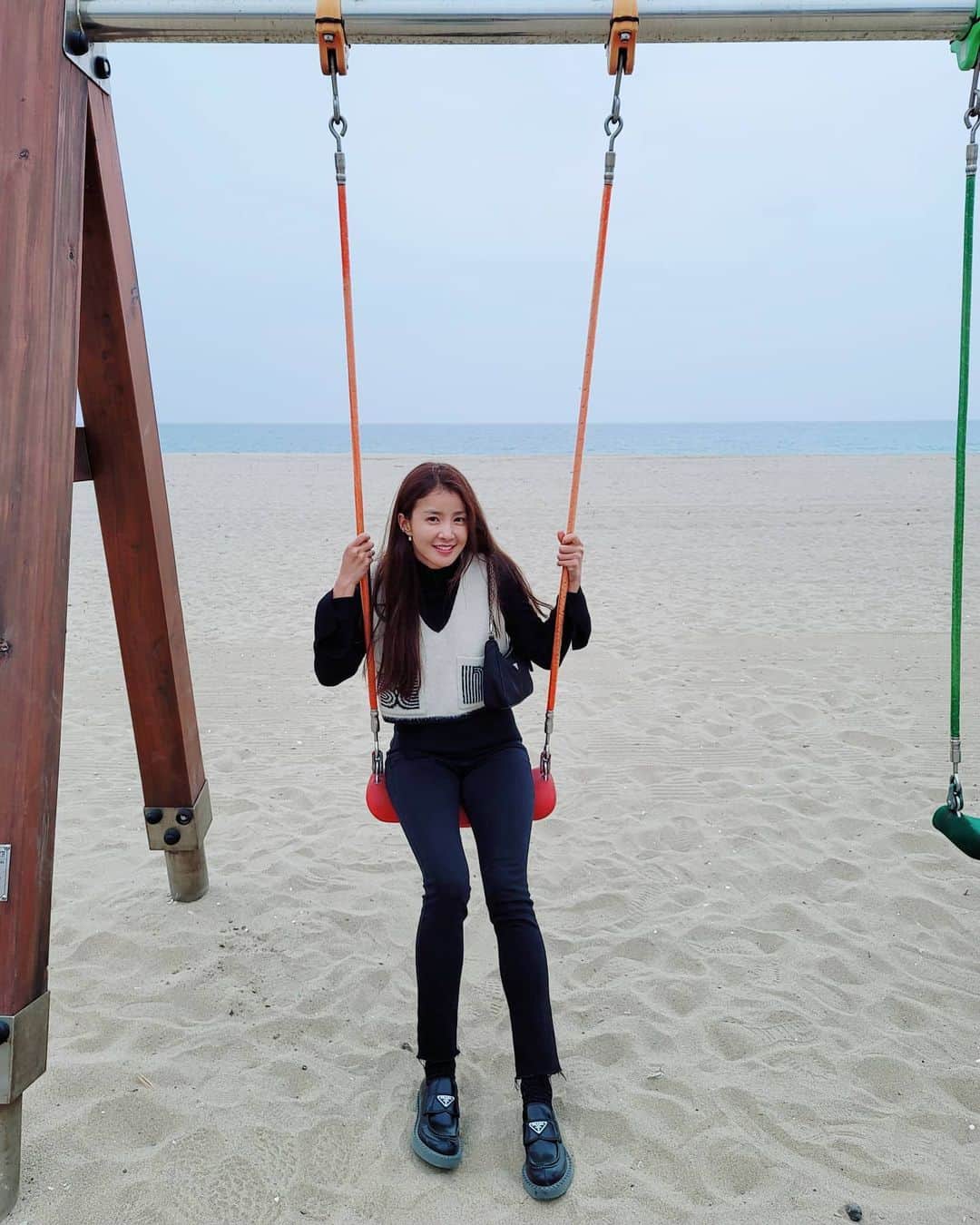 イ・シヨンさんのインスタグラム写真 - (イ・シヨンInstagram)「🌊💙」11月17日 4時48分 - leesiyoung38