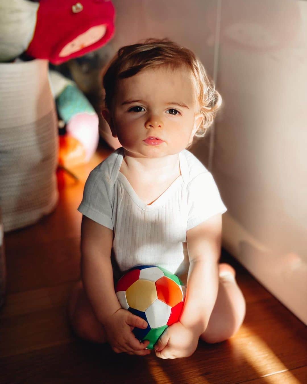 イバイ・ゴメスのインスタグラム：「Nuestro pequeño terremoto 😍❤️ #Marko」