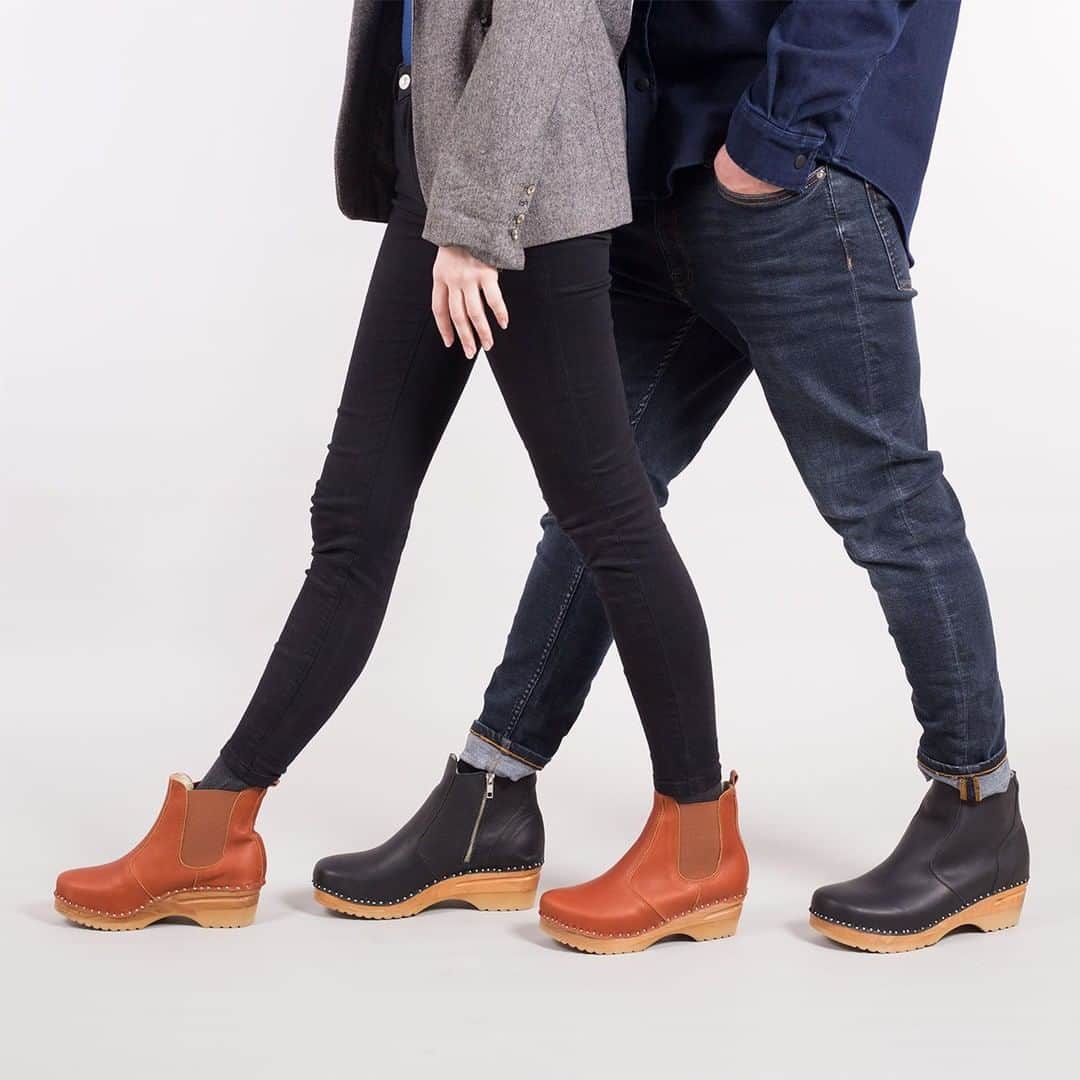 トロエントープさんのインスタグラム写真 - (トロエントープInstagram)「Do you prefer boots with elastic or a zipper on the side? Pictured: Rockwell Sienna and Turner Black, both made on our Ideal bottom with a slip-resistant PU sole  . . . . . #troentorp #nailedtolast #troentorpclogs #handmadeshoes #comfyclogs #swedishdesign #träskor #clogs #woodenclogs #swedish #swedishclogs #clogboots #swedishboots」11月17日 4時55分 - troentorpclogs