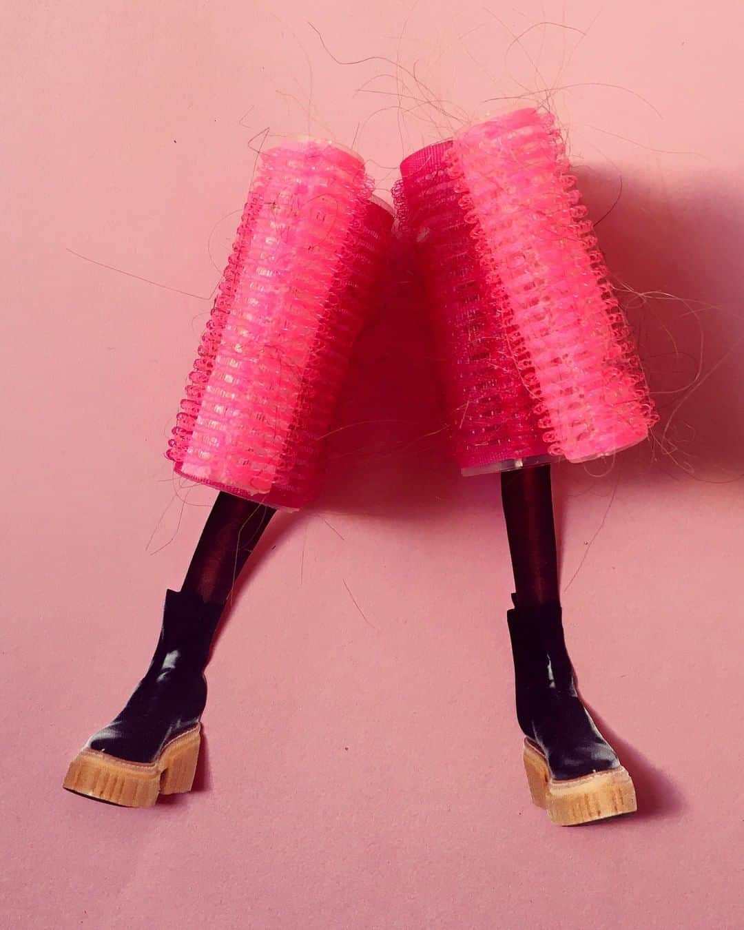 ステラ・マッカートニーさんのインスタグラム写真 - (ステラ・マッカートニーInstagram)「Litter makes our hair curl. We collaged our vegan, cruelty-free Emilie boots alongside repurposed found objects as a reminder to waste not and wear better.⁣ ⁣ Explore our Runway Collection in-store and online (link in bio).⁣ ⁣ #StellaMcCartney⁣」11月17日 5時05分 - stellamccartney