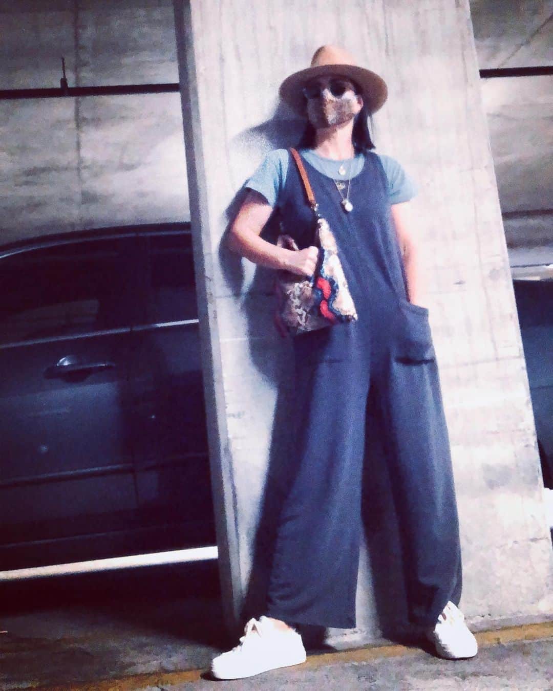 コンスタンス・ジマーのインスタグラム：「COVID test Couture (test #10) #mondaymood #dressedtotest #wearamask」
