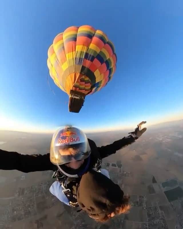 チャーリー・ジョーダンのインスタグラム：「Sneak peek of the day full of surprises I planned for our one month, and this was just the first thing we did 💕 thank you so much again @seanmaccormac and @jaredandrewhughes w that backflip! FULL SEND and full YouTube video coming soon🤘🏼」