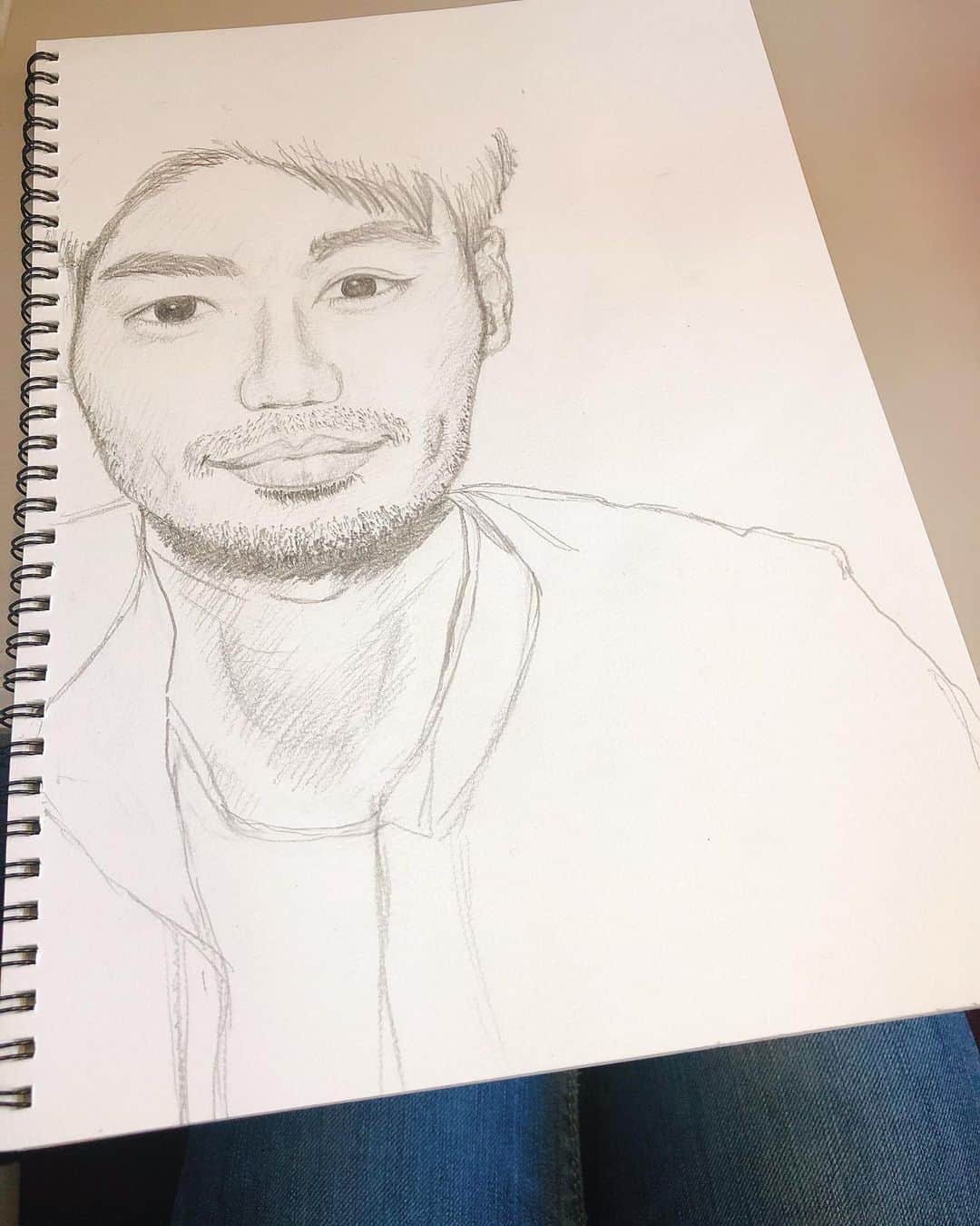 のインスタグラム：「___  My drawing of one of the cast Ken Yamamura that I drew to get into the character Kaho in the movie @storygamemovie   My character Kaho has a crush on her professor Emori. She thinks that in all of her life now, he is the only one who cares and might understand her.   Have you ever felt lonely and there’s only one person who you can trust?  これは映画「Story Game」での役、カホになるアプローチとして描いたKen(#山村憲之介 さん)。  通勤時間使ったりして描いてたんだ☺️  #storygamemovie  #kahoan #behindthescenes  #アヤカウィルソン #ayakawilson」