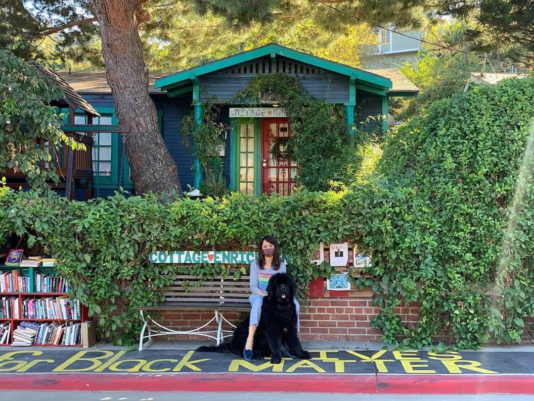 ミア・マエストロのインスタグラム：「Bruno and I are VERY excited to have a big dog owner + an educator in the White House this January 20th 🐾 #bidenharris2020 #jillbiden #giantbreedlovers   When in Echo Park come check out Cottage Enrichment, a beautiful space where new paths to education are explored 🏠  📷 @gabelifton」