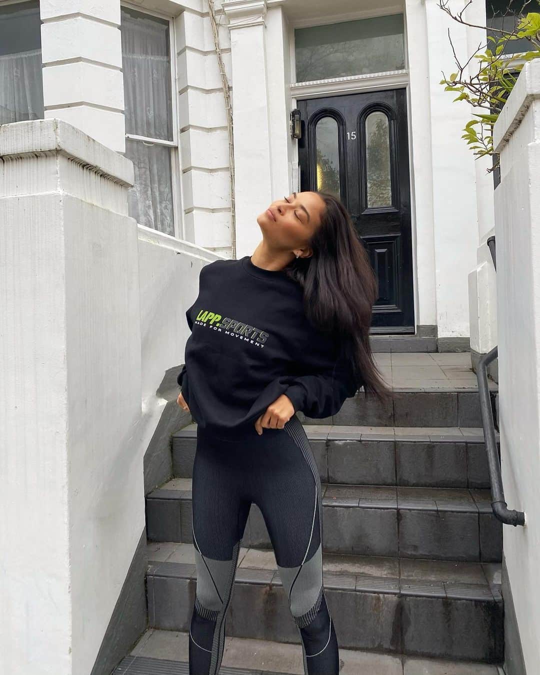 シャニーナ・シャイクのインスタグラム：「Lapping it up 🏅 in @lappthebrand ! Thank you @leomieanderson xx」