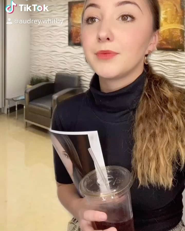 のインスタグラム：「Running into your *Toxic Actor Friend* at an audition edition! ✨☕️💋 Bb’s first tiktok, so give @audrey.whitby a follow there! Ps, if you know this girl #duet me... and tell her I hope she’s stuck in a drive-thru Starbucks line.」