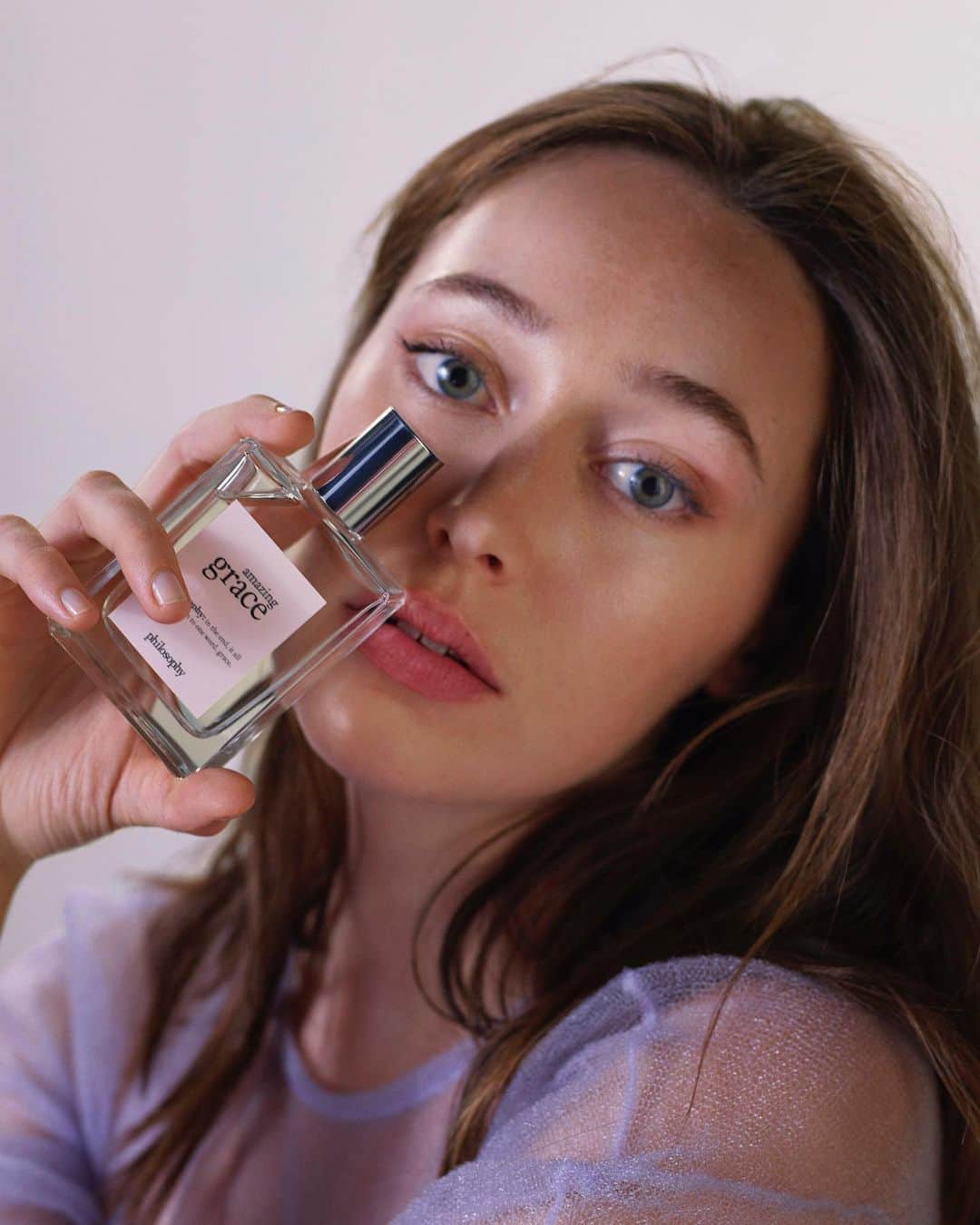 アリシア・デブナム・キャリーのインスタグラム：「Gifting with grace this holiday season. @lovephilosophy #livewithgrace #gracegiving #philosophypartner」