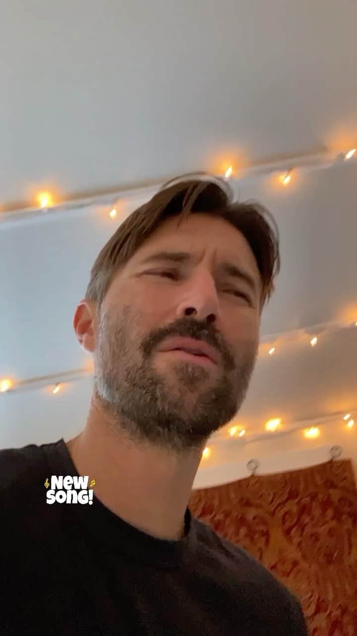 ブランドン・ジェンナーのインスタグラム：「New Christmas song out now!! Grown-Up Christmas List.」