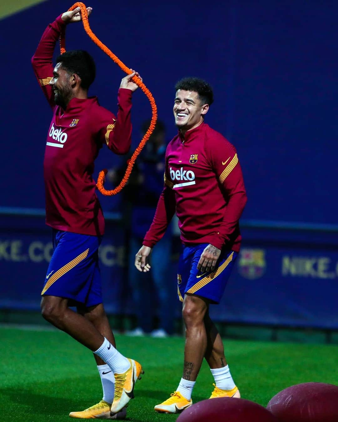 FCバルセロナさんのインスタグラム写真 - (FCバルセロナInstagram)「💪 𝐁𝐀𝐂𝐊 𝐓𝐎 𝐖𝐎𝐑𝐊 ⚽」11月17日 6時18分 - fcbarcelona