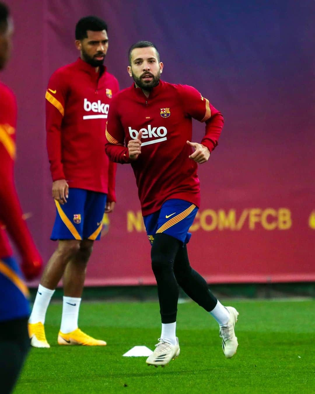 FCバルセロナさんのインスタグラム写真 - (FCバルセロナInstagram)「💪 𝐁𝐀𝐂𝐊 𝐓𝐎 𝐖𝐎𝐑𝐊 ⚽」11月17日 6時18分 - fcbarcelona