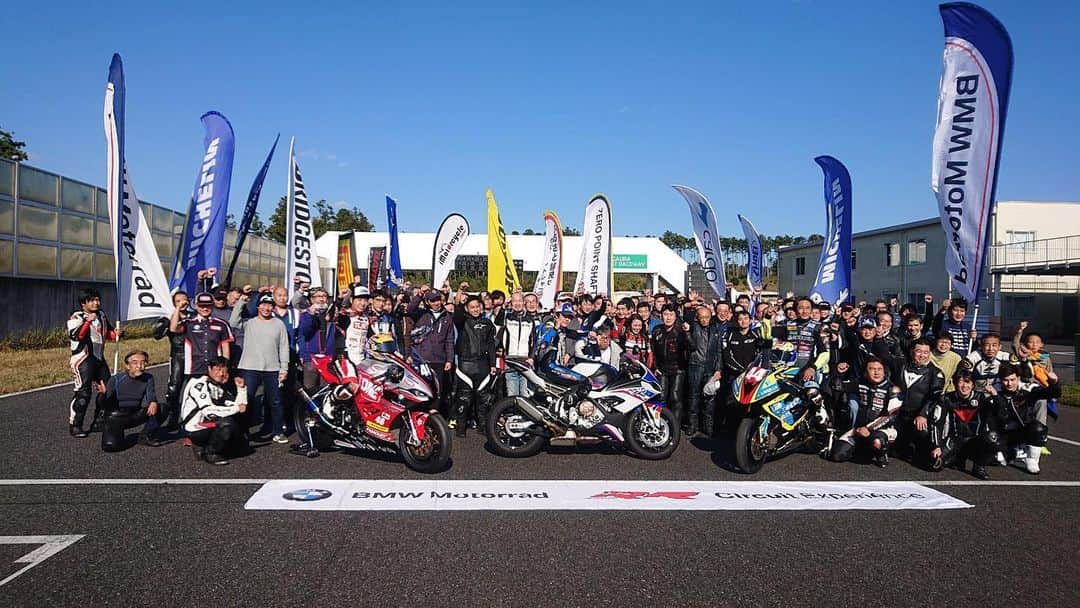 原田哲也さんのインスタグラム写真 - (原田哲也Instagram)「BMW Motorrad Circuit Experience in 袖ヶ浦 MICHELINさんのスペシャルプログラム担当させて頂きました。 この時期とは思えないくらい暖かい良い天気最高のバイク日和でした！ #araihelmet #hyod #alpinestars #yfdesign #michelin #bmw #bmwmotorrad #袖ヶ浦フォレストレースウェイ」11月17日 6時29分 - tetsuya_harada31