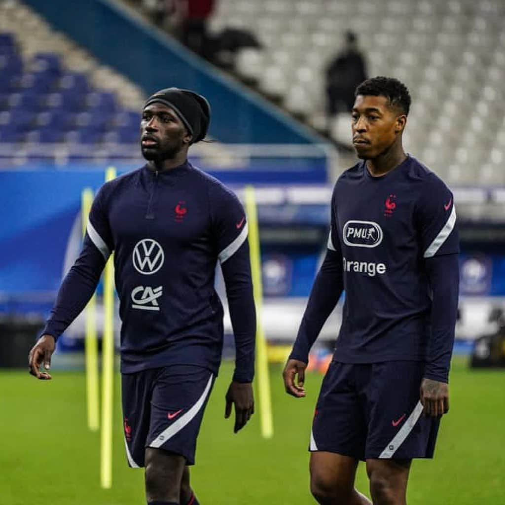 ムサ・シソコさんのインスタグラム写真 - (ムサ・シソコInstagram)「Avec l’arrière garde maestro @kimpembe3  #MS17 🇫🇷」11月17日 6時34分 - moussasissokoofficiel