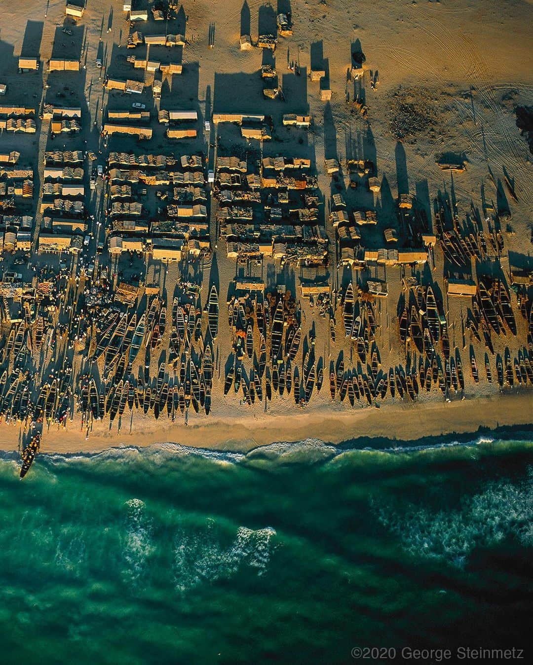 ナショナルジオグラフィックさんのインスタグラム写真 - (ナショナルジオグラフィックInstagram)「Photo by George Steinmetz @geosteinmetz / Fishing village near Nouakchott, Mauritania. The population of Mauritania was 90% pastoral nomads at independence in 1962, but after decades of drought, approximately 30% of Mauritania's population has moved to the seaside capital. Mauritania's Atlantic coast has one of the world's richest fisheries, and now desert nomads have turned to the sea for their food. To view more of our world from above, follow @geosteinmetz.」11月17日 6時34分 - natgeo