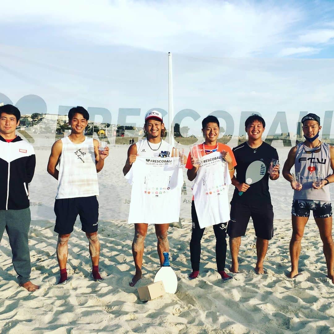 五十嵐恭雄さんのインスタグラム写真 - (五十嵐恭雄Instagram)「今回の #フレスコボール の大会は優勝トロフィーの代わりがジョッキでした！🏆そのジョッキを使って表彰直後にペアで乾杯を！🍺  美味しいビールでした🍺優勝の味！✍️700㎖も入ってたけどなんとか飲み切りました🐕  #Frescoball #Frescobol #スポーツ #アスリート #athlete #スンガ #sports #ビーチスポーツ #japan #日本  #羽子板 #筋肉 #パワーアクティ部」11月17日 6時40分 - yasuo_ikarashi_