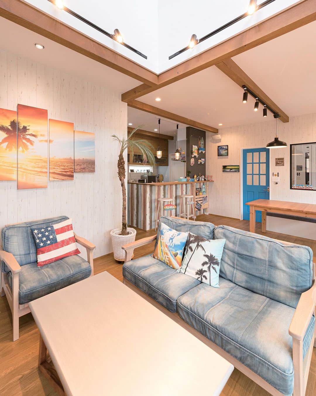 のインスタグラム：「・ アメリカンヴィンテージ✨ ・ ========== 他の施工事例は、@stylehouse_taniueからご覧になれます！😁 ========== 私たちは創業49年目を迎える、#大阪 を中心に#注文住宅のかっこいい工務店 として事業している#stylehouse です。 #和泉市 に本社を構えて、これまで年間150棟以上の #理想のお家 を建ててきました。 #花博住宅展示場 と #千里住宅公園 の2か所に展示場もございますので、お近くに寄られた際はぜひ自慢の #ショールーム をご見学くださいませ♪ あなたの #好きな場所 や #収納アイデア 、 #オシャレな家に住みたい という想いを、ぜひ聞かせてください。 #土地探し から#オシャレなお家 を建てることまで、お客様の #家づくり にまつわるあらゆることをサポート！ #わが家に恋する をテーマに、多くのお客様を笑顔にしてきた、 #一級建築士 や #女性空間設計士　、#プランナー があなたの #理想の家づくり をカタチにします！ ========== 弊社ホームページでは、毎週各地でイベントを実施しております！ @stylehouse_taniue の紹介欄からホームページに移動できますので、ぜひご覧ください😊✨」