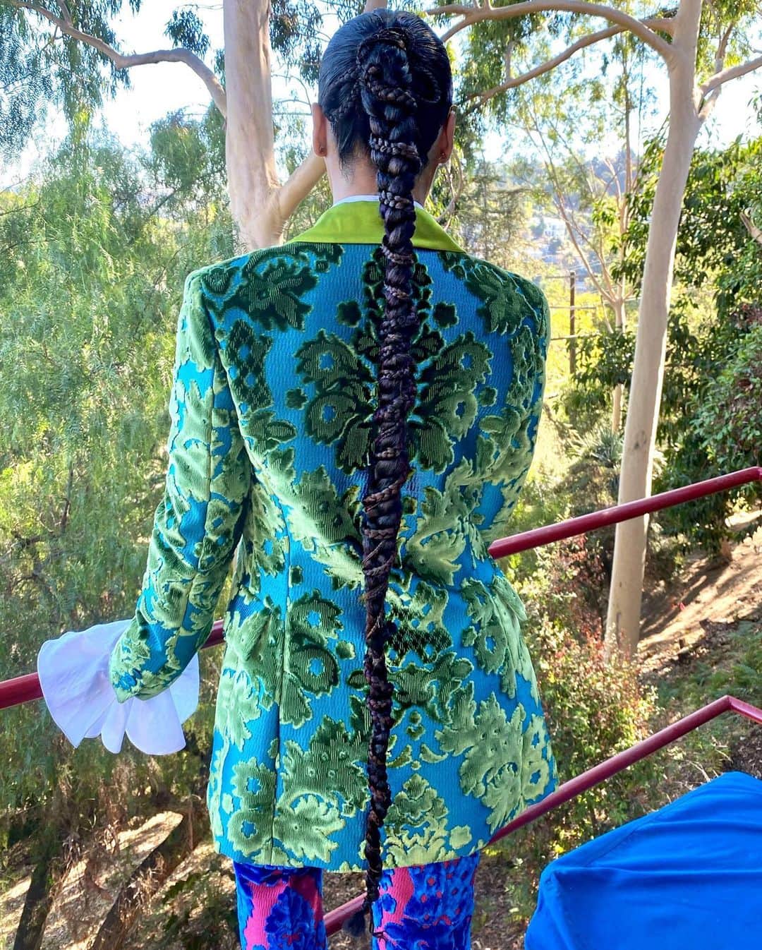 Lacy Redwayさんのインスタグラム写真 - (Lacy RedwayInstagram)「Hair details ☺️  I haven’t played like this in a while.   What should I call this braid? It reminds me of a rope.   Can you guess who is behind this look? See the next post for the full look, and the mystery woman revealed.   #HairbyLacyRedway #BraidsbyLacyRedway」11月17日 6時55分 - lacyredway