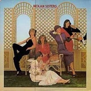 中村松江さんのインスタグラム写真 - (中村松江Instagram)「今日の一曲はThe Nolans(The Nolan Sisters)で『I'm in the Mood for Dancing』です✨  アルバム「The Nolan Sisters」に収録。 1979年、イギリスでノーラン・シスターズ名義でヒットし、翌1980年グループ名をノーランズに改名してこの曲で日本でもデビュー✨ 邦題『ダンシング・シスター』は何と日本のオリコンのシングル総合チャートで1位になり、まさに一世を風靡しました😲 この後暫くノーランズ旋風が吹き荒れましたよね👍 いい曲ですもんね😁 (№438) #歌舞伎 #中村松江 # thenolans #i'minthemoodfordancing #thenolansisters」11月17日 7時05分 - matsue_nakamuraofficial