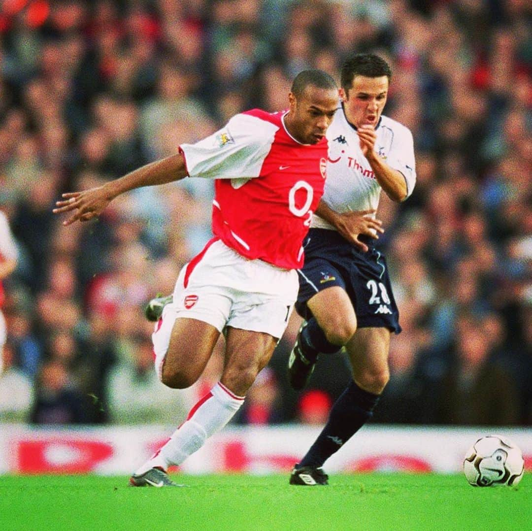 アーセナルFCさんのインスタグラム写真 - (アーセナルFCInstagram)「🤩 Poetry. In. Motion.⁠⠀ ⁠⠀ ⏪ swipe for frame by frame genius⁠⠀ ⁠⠀ #Arsenal #ThierryHenry #Henry #KingHenry #OTD #Highbury #NLD」11月17日 7時07分 - arsenal