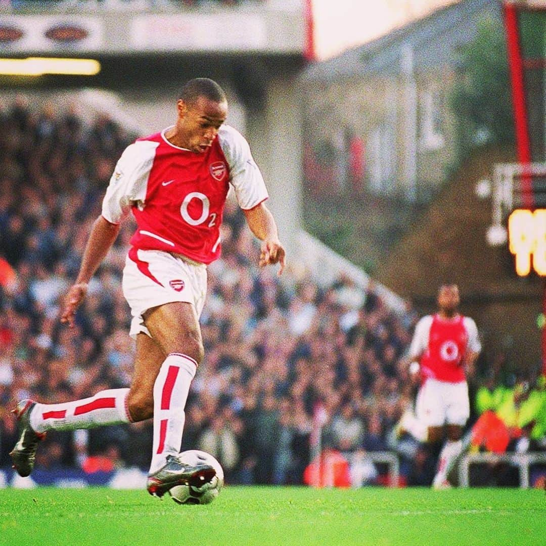 アーセナルFCさんのインスタグラム写真 - (アーセナルFCInstagram)「🤩 Poetry. In. Motion.⁠⠀ ⁠⠀ ⏪ swipe for frame by frame genius⁠⠀ ⁠⠀ #Arsenal #ThierryHenry #Henry #KingHenry #OTD #Highbury #NLD」11月17日 7時07分 - arsenal