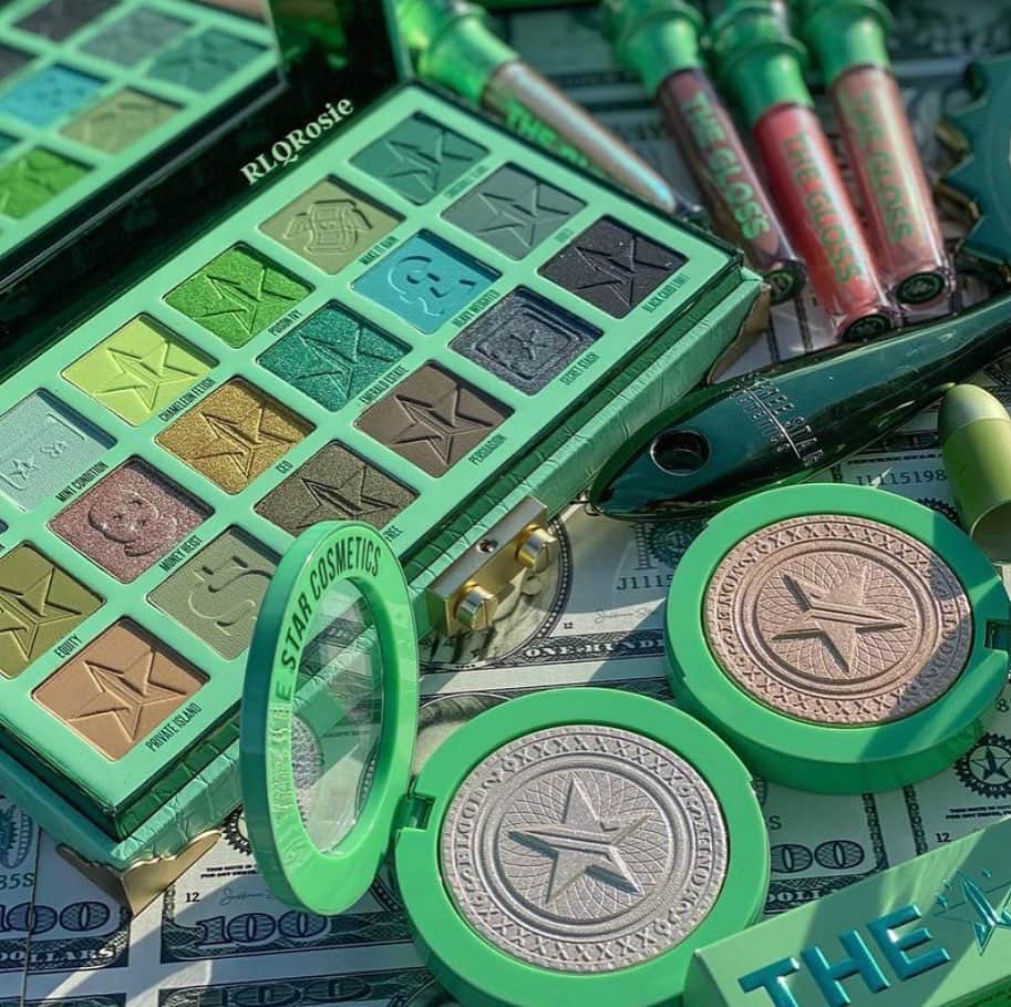 Jeffree Star Cosmeticsさんのインスタグラム写真 - (Jeffree Star CosmeticsInstagram)「BLOOD MONEY💰💉 What’s your favorite part of the collection? Photo by: @rlqrosie 💚   #jeffreestarcosmetics #bloodmoneycollection」11月17日 7時22分 - jeffreestarcosmetics