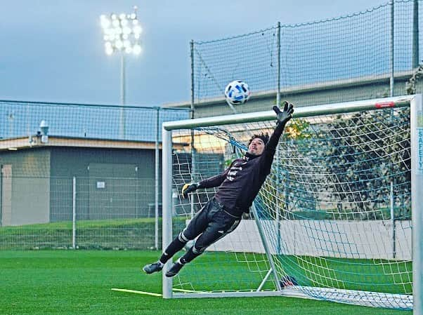 ギジェルモ・オチョアさんのインスタグラム写真 - (ギジェルモ・オチョアInstagram)「“Ochoa Airlines” 🛫 ... último vuelo del 2020 @miseleccionmx 🇲🇽🇯🇵 #pasiónyorgullo #13」11月17日 7時22分 - yosoy8a