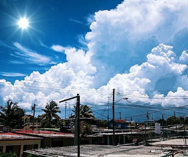 倉地美晴さんのインスタグラム写真 - (倉地美晴Instagram)「・ 人は変えられないから自分が変わらなきゃね🌞💫🤍  キューバ🇨🇺の夏空 懐かしいな。  #cuba #varadero #habana #cubatravel #travel #taravelgirl #earthwarriors #sky #bluesky #summer」11月17日 7時37分 - miharu_kurachi