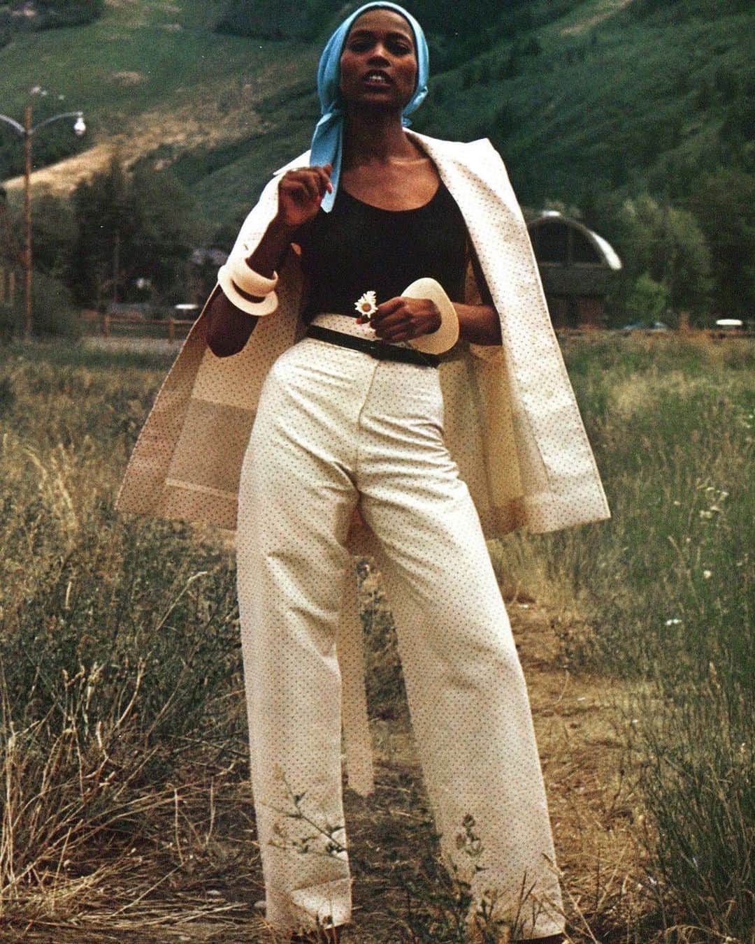 ホルストンのインスタグラム：「The art of the pantsuit: Naomi Sims in #Halston for Newsweek, 1971.⁠」