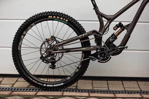 Racer X Onlineさんのインスタグラム写真 - (Racer X OnlineInstagram)「Need a new set of @MaxxisTires for your MTB⁉️ Enter our TGIFreeday Giveaway NOW‼️ Link in bio」11月17日 7時46分 - racerxonline