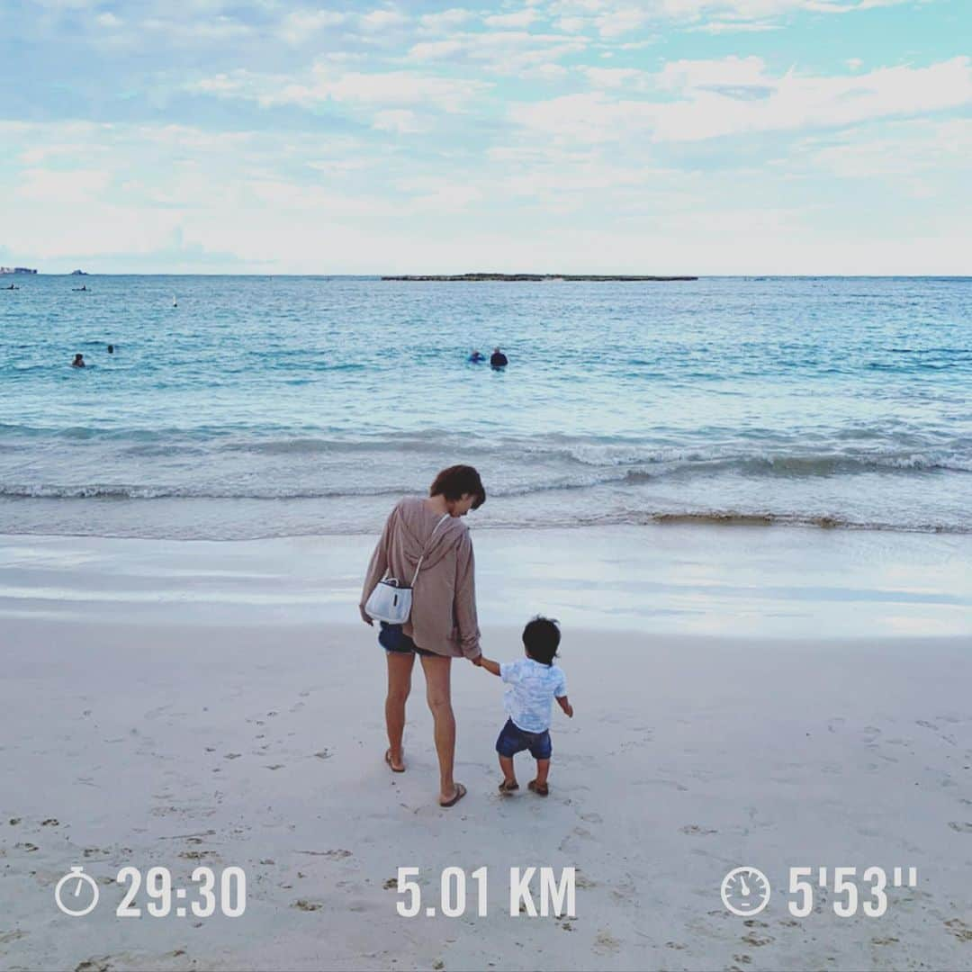 間瀬ゆきのインスタグラム：「昨日は朝ランして カカアコ行って カイルア行って 充実した1日でした💙  もっと走らなきゃなー😑 2kgリバウンドした👻  食事制限はもうあんまりしたくないから となると運動するしかない🥺  #男の子コーデ #全身zarakids #zarakids #zara  #ハワイ子育て #ハワイ育児 #ハワイ出産 #ハワイ移住 #子連れハワイ #生後14ヶ月 #生後15ヶ月 #1歳 #1歳3ヶ月 #1歳男の子 #2019年8月生まれ #男の子ママ #ママコーデ #育児記録 #産後ダイエット #ダイエット #diet #baby #babyboy #hawaii #ハワイ #maseyukihawaii #luckywelivehawaii  #run #running #ランニング」