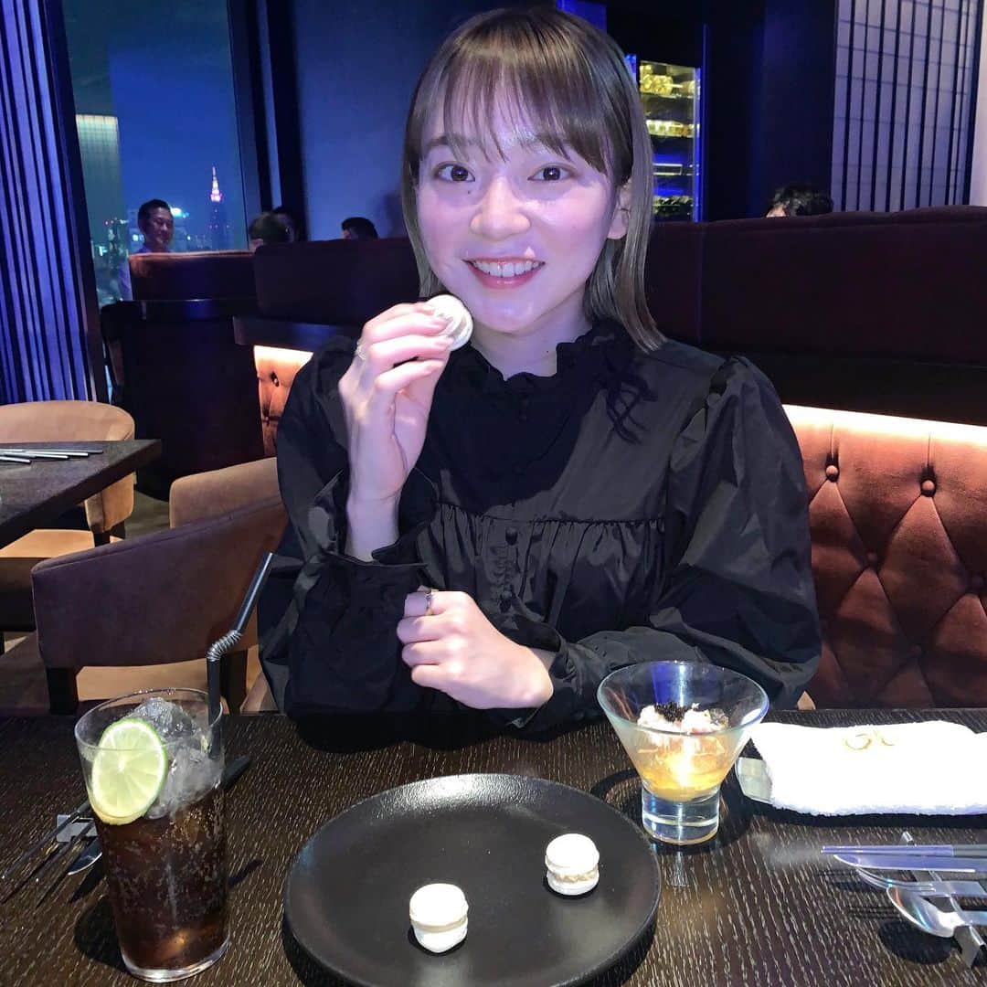 日浦ももさんのインスタグラム写真 - (日浦ももInstagram)「マカロンを食べるまでの4コマ😉 . . . #マカロン#渋谷#渋谷ディナー#渋谷スクランブルスクエア#teppanyaki10shibuya」11月17日 18時42分 - uka_momose