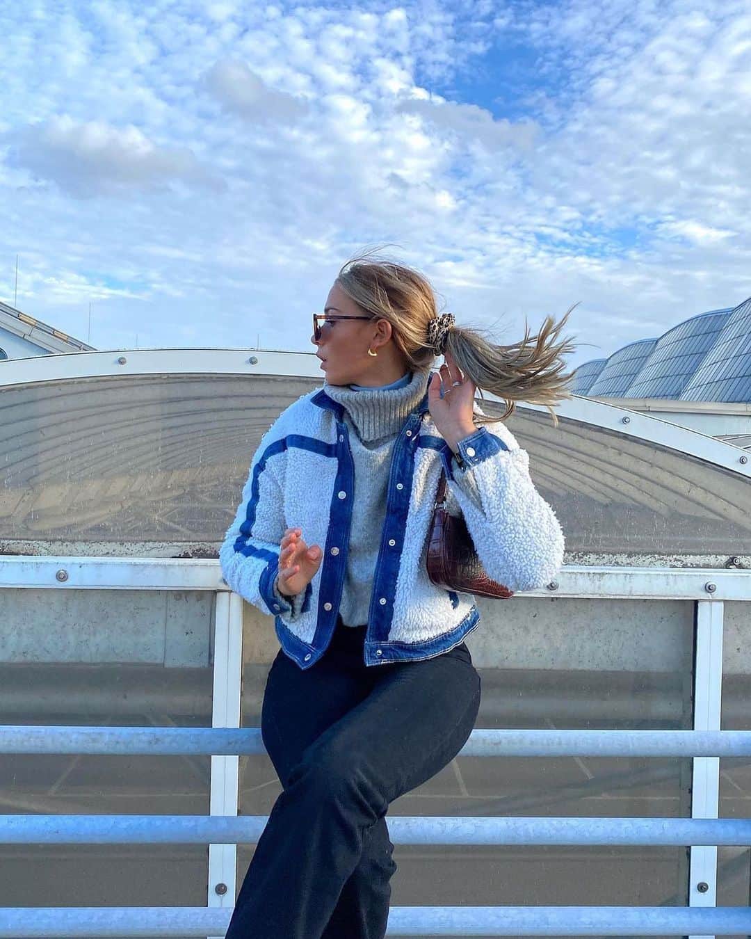 TALLY WEiJLさんのインスタグラム写真 - (TALLY WEiJLInstagram)「@luise.lmn making us feel that early 80s nostalgia 👩🏼‍🎤✨⁠⠀  Jacket: SJADECOSY-BLU035⁠⠀ Jeans: SPADEGEMMA-BLK006⁠⠀ Shoes: ABTRIDDER-BLK001⁠⠀ Sweater: SPUACPEEN-GRY039」11月17日 18時36分 - tally_weijl