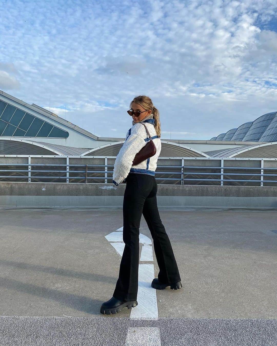 TALLY WEiJLさんのインスタグラム写真 - (TALLY WEiJLInstagram)「@luise.lmn making us feel that early 80s nostalgia 👩🏼‍🎤✨⁠⠀  Jacket: SJADECOSY-BLU035⁠⠀ Jeans: SPADEGEMMA-BLK006⁠⠀ Shoes: ABTRIDDER-BLK001⁠⠀ Sweater: SPUACPEEN-GRY039」11月17日 18時36分 - tally_weijl