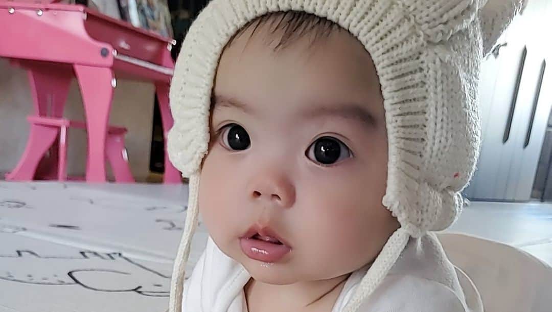 ショウ・ルオさんのインスタグラム写真 - (ショウ・ルオInstagram)「ㄧ定要健健康康 快快樂樂的長大喔 我可愛的乾女兒 小米果😘 @migo109.06.15  請大家關注 ㄧ起看她的成長！」11月17日 18時36分 - showlo