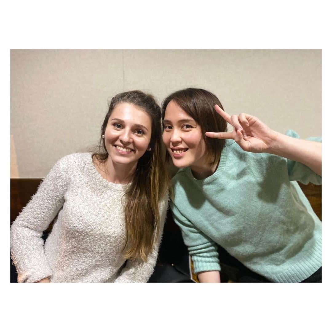 大山未希さんのインスタグラム写真 - (大山未希Instagram)「🍖  普通よりちょっぴり大きめの4人で女子会😄  マチルダ変な日本語ばかり 覚えちゃうね🥶  笑い疲れて半目にもなるよね🙀笑  アンジーの手は自撮り棒並みに長い✋  #確かに確かに #セヴァレイセヴァレイ #口癖 ↓」11月17日 17時11分 - miki_oyama1003