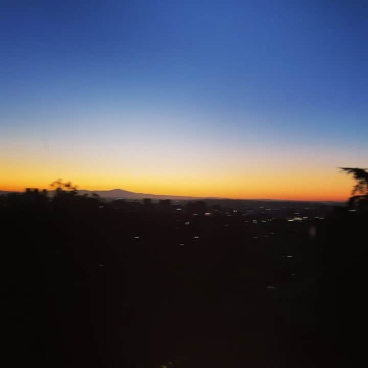 レイチェル・ゾーのインスタグラム：「Appreciating the simple things lately that I was often too busy to notice #sunrise  #beauty in #nature 🙏🏻 🌄🌅xoRZ」