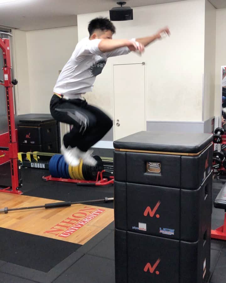 近内三孝のインスタグラム：「Box jump 125cm 10reps  #weightlifting #jump」