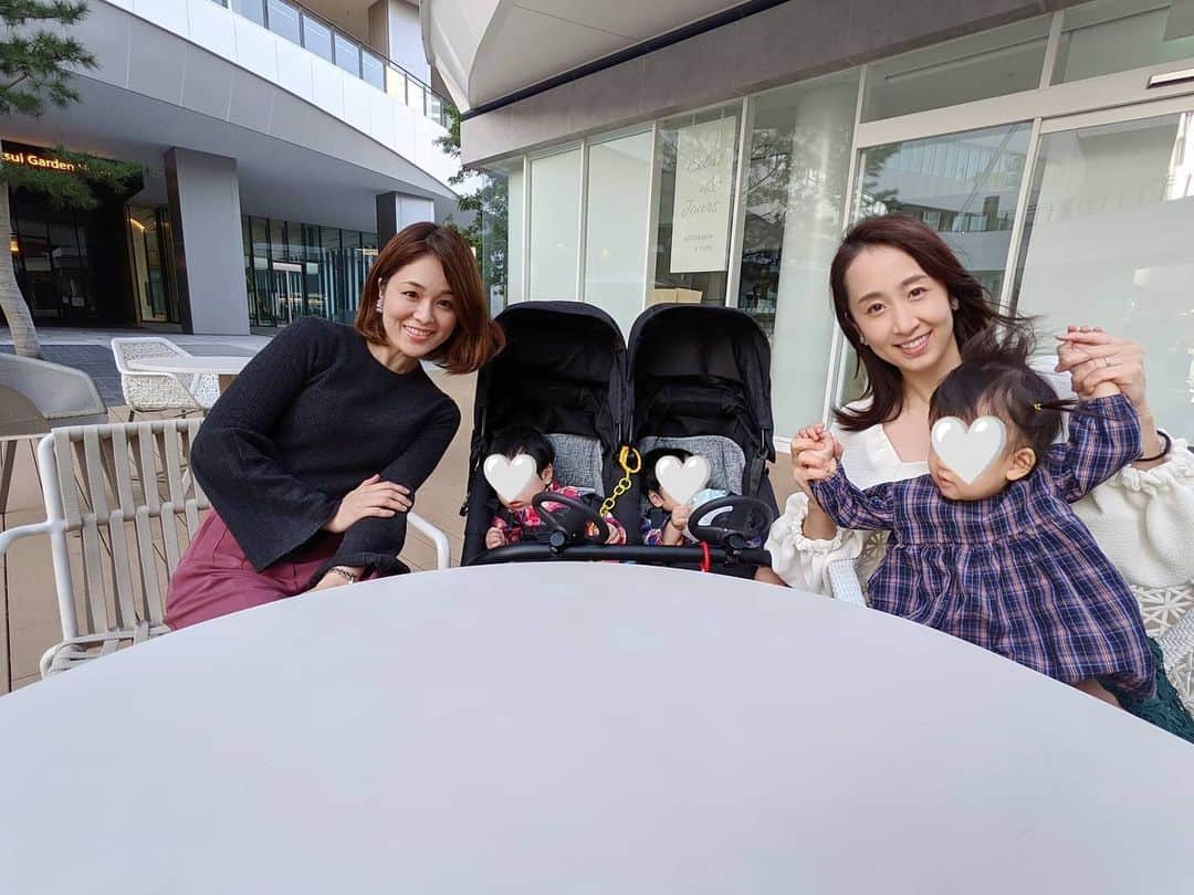 小野恵美のインスタグラム：「みーすと再びランチ🍽️ 子どもたち動き回るようになり益々落ち着いて食べられないけど、ご飯とショッピングを楽しめました🌟  最近みーすが取得した顔タイプ診断をしていただいたよ❤ 私はキュートタイプでフェミニンよりだとのこと✨✨ おもしろい！ ぜひ彼女のアカウント覗いてみてください🥳　@misuzu_kamiya_　  お洋服選びやヘアメイクの参考になります！ ありがとう🥰💓  #ママ #女の子ママ #女の子ベビー#双子ママ #双子ベビー #1歳 #ランチ #子連れランチ #顔タイプアドバイザー #顔タイプ診断 #キュートタイプ #フェミニンタイプ」