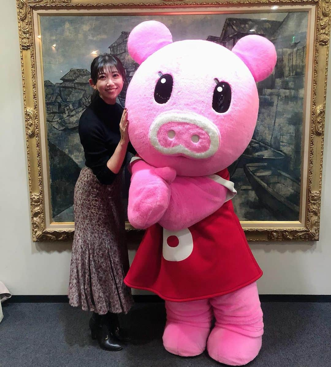 黒田菜月さんのインスタグラム写真 - (黒田菜月Instagram)「Boona先輩にご挨拶🐷❤️ #ぶーなちゃん #TBS . #なんか似てる気がする #シンパシー感じる」11月17日 17時41分 - nyaaatsuki_krd