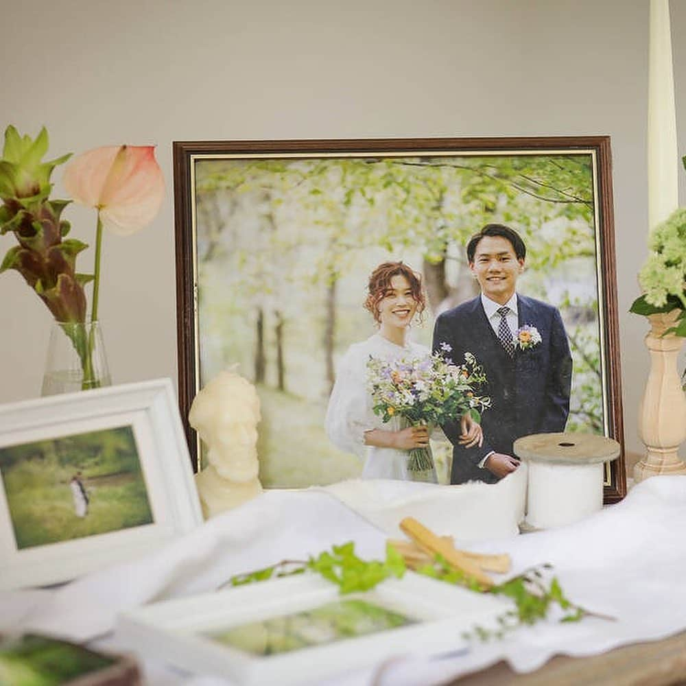 ARCH DAYS Weddingsさんのインスタグラム写真 - (ARCH DAYS WeddingsInstagram)「▽▼ ROMANTIC FOREST ▽▼﻿ ﻿ 家にゲストを招待したようなイメージで、おふたりが会場に選んだのは軽井沢の自然に囲まれた邸宅。﻿ ﻿ あえて余興は行わず、歓談の時間では新郎新婦も各々テーブルを回り、一緒に食事をしたり、ガーデンで話をしたり、写真を撮ったり。﻿ ﻿ ゲストと過ごす時間をいちばんに考えた進行に。﻿ ﻿ ﻿ _ _ _ _ _ _ _ _ _ _ _ _ _ _ _ _ _ _﻿ ﻿ ﻿ Bride: @_x_y.y_x_﻿ Planner: @karuizawa_hotelblestoncourt﻿ Photo by @karuizawa_hotelblestoncourt﻿ ﻿ ﻿ _ _ _ _ _ _ _ _ _ _ _ _ _ _ _ _ _ _﻿ ﻿ ﻿ ▽記事に飛ぶには﻿ ストーリーズからリンクをチェック﻿ ﻿ ﻿ -----﻿ ﻿ ﻿ DIYコラムのモデルになってくれる花嫁さんを大募集🤍﻿ ﻿ @archdays_weddings をフォロー＋ #archdays花嫁 をつけて投稿するだけで応募完了！﻿ ﻿ ARCH DAYSのプロフィールブックやウェルカムボードなど、DIYコラムのモデルさんとして、編集部からお声がけをさせていただきます💄﻿ ﻿ 沢山のご応募お待ちしています♩﻿ ﻿ ﻿ -----﻿ ﻿ ﻿ ▽ARCH DAYSトップページはこちらから☑︎﻿ @archdays_weddings﻿ プロフィールのリンクから﻿ ﻿ ▽KIDS & BABYのパーティーアイディアはこちら☑︎﻿ @archdays﻿ ﻿ ﻿ -----﻿ ﻿ ﻿ ARCH DAYSに会員機能ができました💁‍♀️﻿ ﻿ 気になる記事や写真をクリップして、もっと便利に！自分だけのページを作れます📎﻿ ﻿ また、会員登録をしてマイページからパートナーを招待すれば、2人でイメージを共有可能に♩﻿ ﻿ ﻿ -----﻿ #archdays #archdays_wedding #アーチデイズ #アーチデイズウェディング #hotelblestoncourt #軽井沢ホテルブレストンコート #軽井沢ブレストンコート #軽井沢ウェディング #軽井沢挙式 #軽井沢ウエディング #軽井沢婚 #軽井沢結婚式 #軽井沢ブライダル #軽井沢花嫁 #星野リゾート軽井沢 #星野リゾート #軽井沢 #軽井沢高原教会 #軽井沢高原教会挙式 #クラシカルウェディング #ウェディングドレス #花嫁ヘア #ウェディングブーケ #ウェルカムスペース #テーブルコーディネート #ペーパーアイテム  #maisonsuzu #プレ花嫁 #卒花嫁﻿ -----」11月17日 17時34分 - archdays_weddings