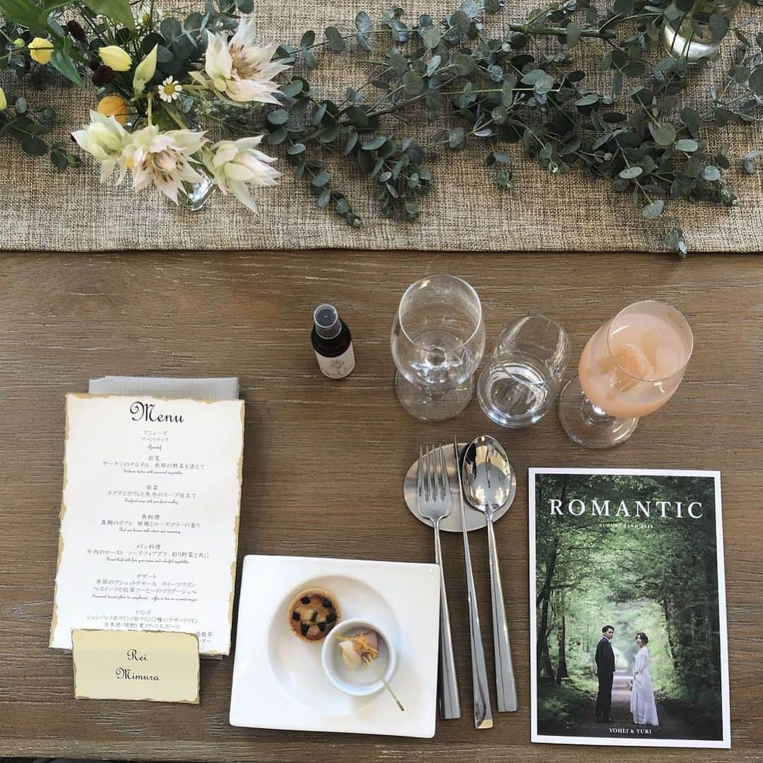 ARCH DAYS Weddingsさんのインスタグラム写真 - (ARCH DAYS WeddingsInstagram)「▽▼ ROMANTIC FOREST ▽▼﻿ ﻿ 家にゲストを招待したようなイメージで、おふたりが会場に選んだのは軽井沢の自然に囲まれた邸宅。﻿ ﻿ あえて余興は行わず、歓談の時間では新郎新婦も各々テーブルを回り、一緒に食事をしたり、ガーデンで話をしたり、写真を撮ったり。﻿ ﻿ ゲストと過ごす時間をいちばんに考えた進行に。﻿ ﻿ ﻿ _ _ _ _ _ _ _ _ _ _ _ _ _ _ _ _ _ _﻿ ﻿ ﻿ Bride: @_x_y.y_x_﻿ Planner: @karuizawa_hotelblestoncourt﻿ Photo by @karuizawa_hotelblestoncourt﻿ ﻿ ﻿ _ _ _ _ _ _ _ _ _ _ _ _ _ _ _ _ _ _﻿ ﻿ ﻿ ▽記事に飛ぶには﻿ ストーリーズからリンクをチェック﻿ ﻿ ﻿ -----﻿ ﻿ ﻿ DIYコラムのモデルになってくれる花嫁さんを大募集🤍﻿ ﻿ @archdays_weddings をフォロー＋ #archdays花嫁 をつけて投稿するだけで応募完了！﻿ ﻿ ARCH DAYSのプロフィールブックやウェルカムボードなど、DIYコラムのモデルさんとして、編集部からお声がけをさせていただきます💄﻿ ﻿ 沢山のご応募お待ちしています♩﻿ ﻿ ﻿ -----﻿ ﻿ ﻿ ▽ARCH DAYSトップページはこちらから☑︎﻿ @archdays_weddings﻿ プロフィールのリンクから﻿ ﻿ ▽KIDS & BABYのパーティーアイディアはこちら☑︎﻿ @archdays﻿ ﻿ ﻿ -----﻿ ﻿ ﻿ ARCH DAYSに会員機能ができました💁‍♀️﻿ ﻿ 気になる記事や写真をクリップして、もっと便利に！自分だけのページを作れます📎﻿ ﻿ また、会員登録をしてマイページからパートナーを招待すれば、2人でイメージを共有可能に♩﻿ ﻿ ﻿ -----﻿ #archdays #archdays_wedding #アーチデイズ #アーチデイズウェディング #hotelblestoncourt #軽井沢ホテルブレストンコート #軽井沢ブレストンコート #軽井沢ウェディング #軽井沢挙式 #軽井沢ウエディング #軽井沢婚 #軽井沢結婚式 #軽井沢ブライダル #軽井沢花嫁 #星野リゾート軽井沢 #星野リゾート #軽井沢 #軽井沢高原教会 #軽井沢高原教会挙式 #クラシカルウェディング #ウェディングドレス #花嫁ヘア #ウェディングブーケ #ウェルカムスペース #テーブルコーディネート #ペーパーアイテム  #maisonsuzu #プレ花嫁 #卒花嫁﻿ -----」11月17日 17時34分 - archdays_weddings