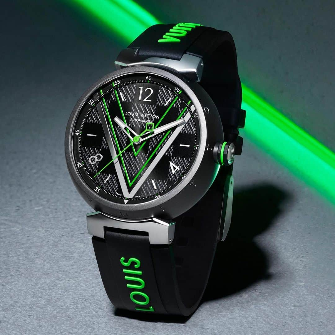 HYPEBEASTさんのインスタグラム写真 - (HYPEBEASTInstagram)「@hypebeaststyle: @louisvuitton has unveiled a new Tambour watch that draws direct influence from @virgilabloh's bold menswear designs. Featuring a graphite-hued PVD-coated steel case and smoked grey sapphire glass caseback, sporty touches come through on the fluorescent-accented black strap, while more bright green hits appear on the Graphite Damier pattern and “V” on the dial. It’s available now as a 41.5 mm diameter automatic and 46 mm diameter chronograph on Louis Vuitton’s website for prices beginning at $5,750 USD.⁠⠀ Photo: Louis Vuitton」11月17日 17時36分 - hypebeast