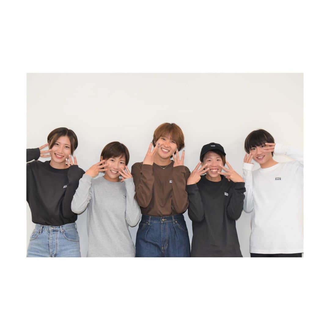 八坂芽依のインスタグラム：「ねずみーずロンT👕🐭🐮 届いたよーってたくさんの声をお聞きしました☺️💓 沢山タグ付けして頂きありがとうございます。 . メッセージ入り写真みんなで想いを込めて書きました✍️❤️ 気に入っていただけますでしょうか？？ まだまだロンT👕を着れる季節ですので 是非、ねずみ〜ずロンT👕を着て、最終戦にお越しください⚽️ 宣伝になってしまった笑 古巣相手ですので、絶対に勝ちたいです！ ご声援よろしくお願いします🥺⚽️💓 #ねずみーず  #inac神戸」