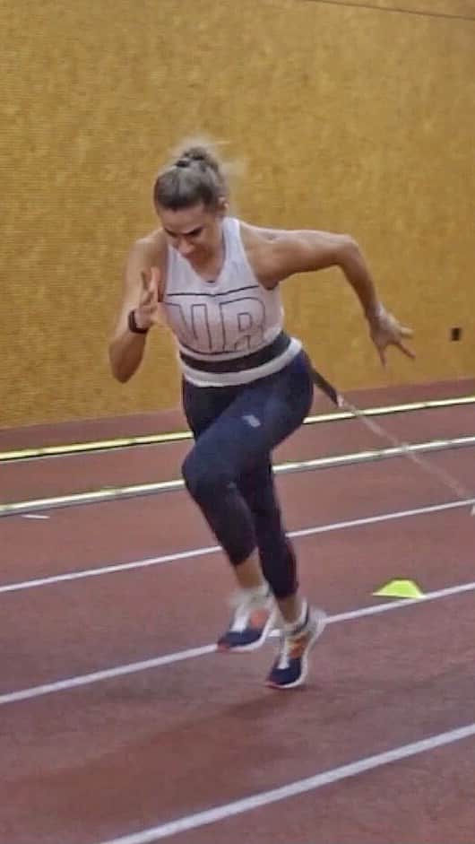 ラウラ・デ・ウィットのインスタグラム：「Some sloooooooow and fast sled work🌪  . 🎥 By: @larsvanhoeven」