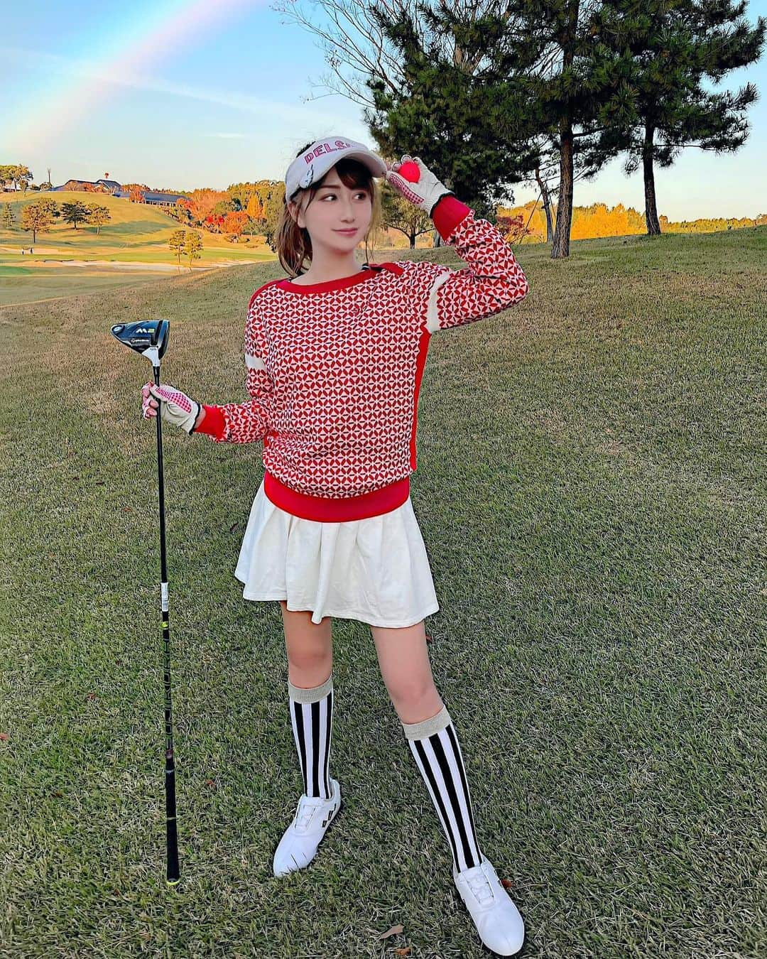 ゆかちんさんのインスタグラム写真 - (ゆかちんInstagram)「久しぶりのゴルフ⛳❤﻿ ﻿ ﻿ お天気に恵まれてすごく気持ちよかった💛✨﻿ 11月半ばなのに半袖でもいけれた😉💕﻿ 本当にラッキー🍀﻿ ﻿ ﻿ ﻿ ゴルフウェアはここです🤲✨﻿ ﻿ @srixongolf  トップスがお気に入り✨﻿ ﻿ ﻿ ﻿ ﻿ ﻿ ここのゴルフ場に初めて行ったけど﻿ お昼ご飯の中華が豪華で美味しすぎた🐼💗笑﻿ オススメ✨😋🤲コースもめっちゃよかった！﻿ ﻿ ﻿ ﻿ ﻿ ﻿ ﻿ ﻿ ﻿ ﻿ ﻿ ﻿ ﻿ #ゴルフ #ゴルフ女子 #ゴルフウェア ﻿ #ゴルフコーデ #ゴルフ女子コーデ ﻿ #ゴルフ女子と繋がりたい #スポーツ女子﻿ #サマンサタバサゴルフ #ゴルフコーデ ﻿ #サマンサゴルフ #ゴルフ部 #女子ゴルフ ﻿ #ゴルフ好きな人と繋がりたい #ゴルフ大好き  #golf #golfwear #golfgirl #golfswing ﻿ #golf⛳️ #japanesegirl #japangolf ﻿ #golfjapan #golflife #srixongolf」11月17日 17時51分 - y__chan___