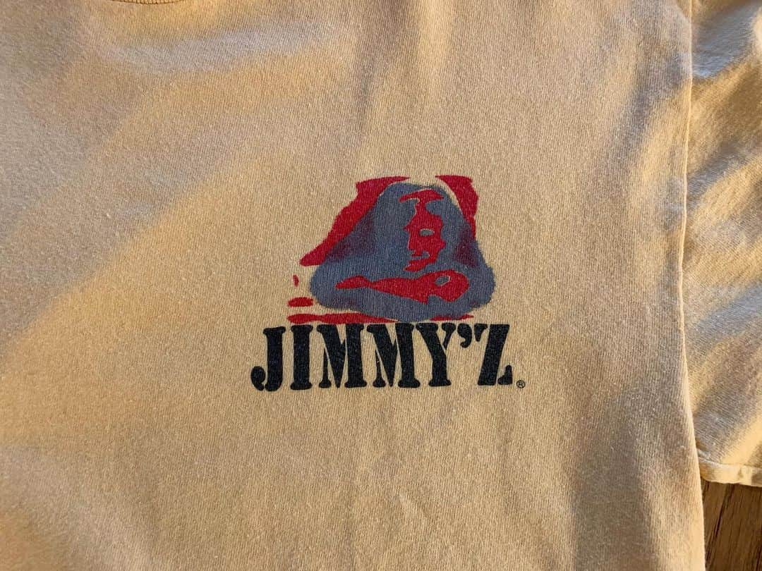 スタンダードカリフォルニアさんのインスタグラム写真 - (スタンダードカリフォルニアInstagram)「「Todays Special」  90s Vintage Jimmyz  サーファーやスケーターの方は好きな方多いのではないでしょうか。 最近はあまり見かける事がないjimmyz。  状態も良く着用に問題はありませんが、タグが破損しています。  着丈:約66cm 身幅:約47cm 肩幅:約45cm 袖丈:約54cm   ¥12.800+tax  ※お問い合わせはDMで宜しくお願い致します。  ※お問い合わせ頂いた順番に対応させて頂きます。   #standardcalifornia  #スタンダードカリフォルニア #california #90s #jimmyz #ジミーズ#surf #skate #vintage #古着 #fashion #ファッション #todaysspecial」11月17日 17時51分 - standardcalifornia