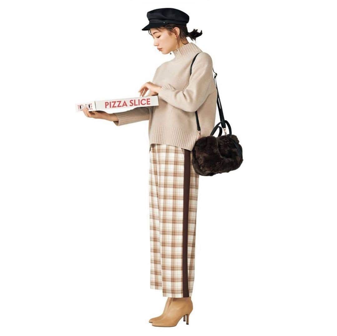 山本ソニアのインスタグラム：「@classy_mag_insta 🍕🥸❤️  今月号是非チェックしてね」