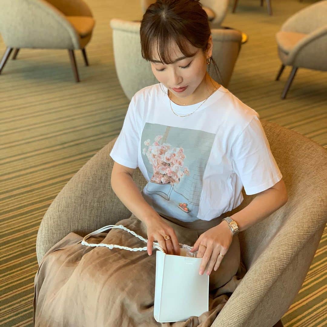 平川彩佳のインスタグラム：「. 今日の東京も暖かかった。 今週は東京でも 20℃を超える日が多くなりそうです。 . 先程、新聞を読んでいたら 「小夏日和」という言葉が あると言うことを知りました。 沖縄歳時記に載っているそう。 . 小春日和に小夏日和。 後者も秋に使う言葉だそうです。 . 因みに写真は 小夏日和に撮ったものではなく 真夏に撮ったものです。」
