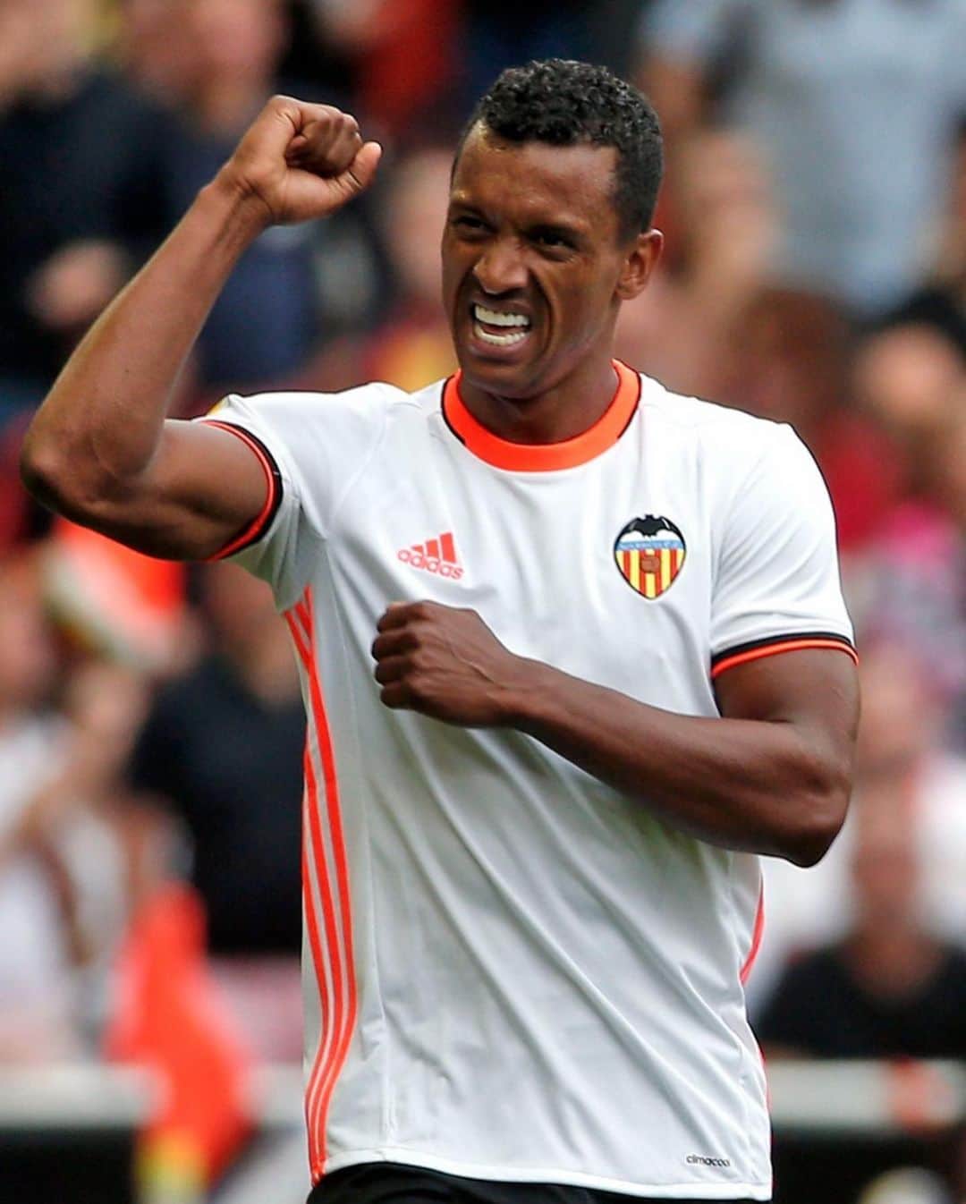 LFPさんのインスタグラム写真 - (LFPInstagram)「💥⚽️ Pace. Skills. GOALS!  🧡💫 @luisnani was PURE SHOW in @valenciacf!  🎂🎉 Happy 34th birthday!  💥⚽️ Velocidad. Regates. GOLES.  🧡💫 ¡#Nani era PURO ESPECTÁCULO en el #Valencia!  🎂🎉 ¡Feliz 34 cumpleaños!  #LaLiga #LaLigaSantander #Football #YouHaveToLiveIt #HayQueVivirla #HBD」11月17日 18時00分 - laliga