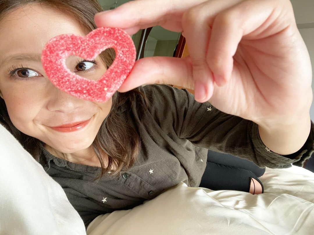 黒澤まさ美さんのインスタグラム写真 - (黒澤まさ美Instagram)「. この#ハート の#グミ を食べるときは必ず#自撮り しているきがする。。 . #映画館の横で売ってるアレ . #heart #candies #candy  #gummy #gummylovers  #gummycandy  #selfie #ハートグミ #グミ好き」11月17日 18時00分 - masami_kurosawa