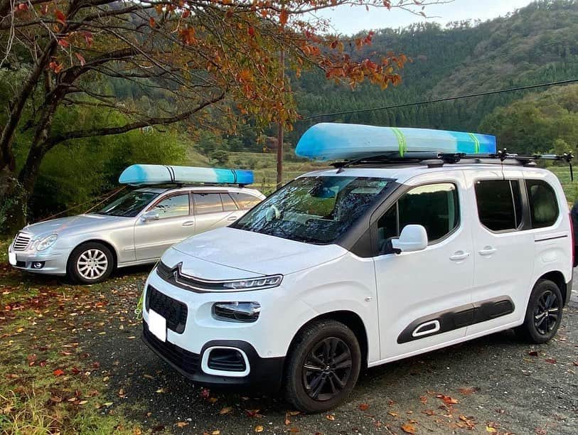 CITROEN JP Officialさんのインスタグラム写真 - (CITROEN JP OfficialInstagram)「ベルランゴにカヤックを積んで、週末フィッシングへGO🎣(🚗 @aloha2gog さん、素敵な写真をありがとうございます。 #citroenjp とともにシトロエンの写真／イラストを投稿いただくと、公式アカウントよりリポストさせていただくことがございます。  #InspiredbyFans  #Berlingo #ベルランゴ #Citroen #シトロエン」11月17日 18時03分 - citroen_jp